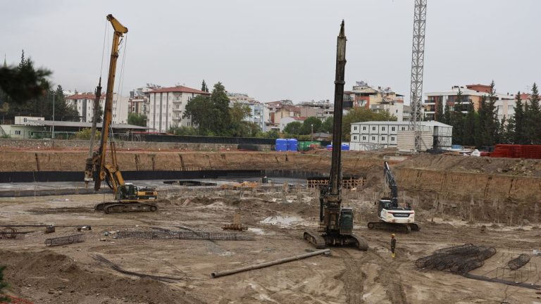 Aydın Adliye Sarayı inşaatında kazıklar çakıldı