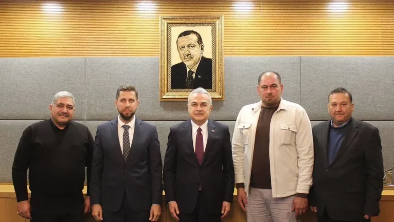 AK Partili Savaş Çine esnafının taleplerini dinledi