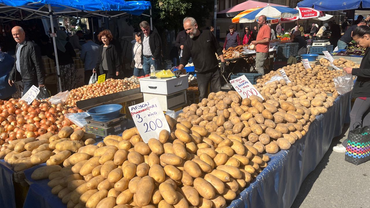 Nazilli Salı Pazarı’nda patates ve soğan fiyatları şaşırttı