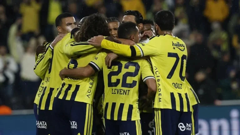 Canlı Skor | Fenerbahçe – Slavia Prag maçı başladı!