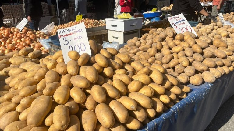 Nazilli pazarında patates ve soğan fiyatları katlandı! Kilo fiyatı 70 liraya dayandı