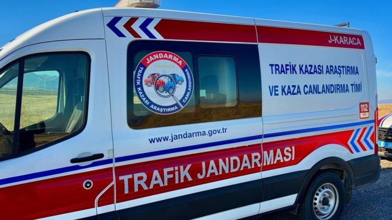 Korkunç kazada 4 kişi hayatını kaybetti
