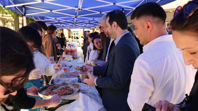 Hastanede tedavi gören çocuklar için destek oldular