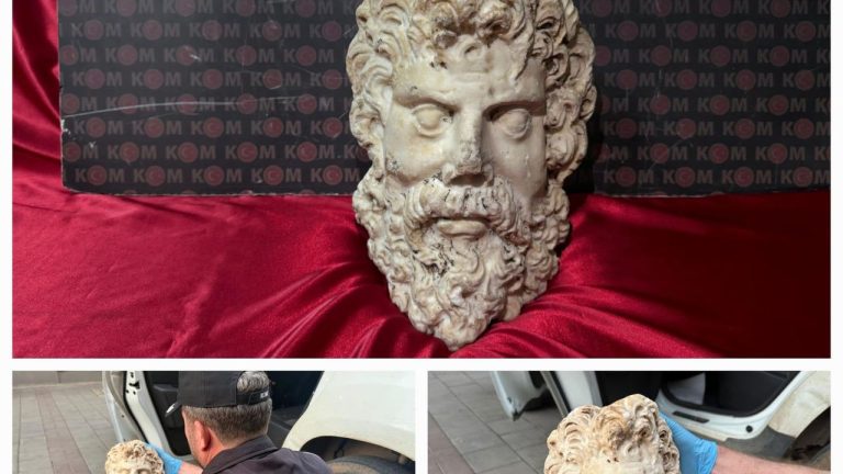 2 bin yıllık Zeus mermer heykel başı ele geçirildi