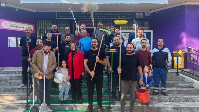 Nazilli’de örnek dayanışma :Babalar çocukları için iş başında