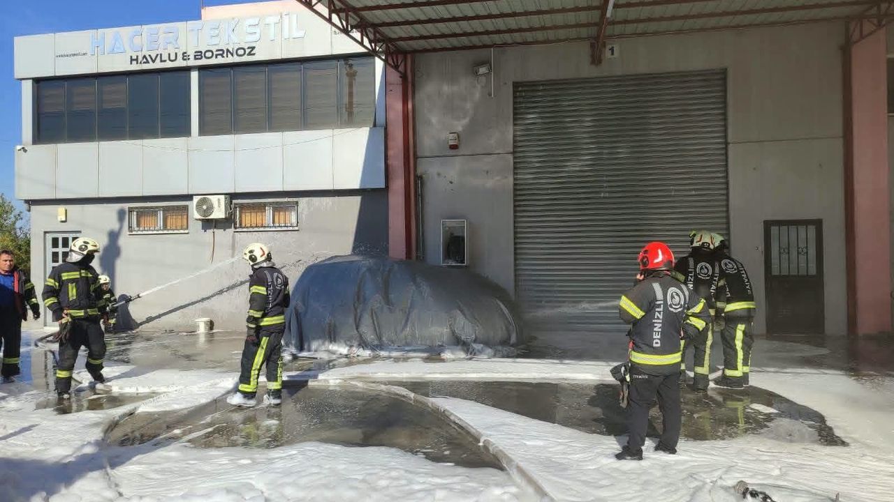Şarjdaki elektrikli otomobil alev aldı
