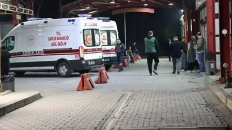 İZMİR SAHİLİNDE DEHŞET! Gözü Dönmüş Cani, Ailesinin Gözü Önünde Adamın KULAĞINI ISIRARAK KOPARDI!
