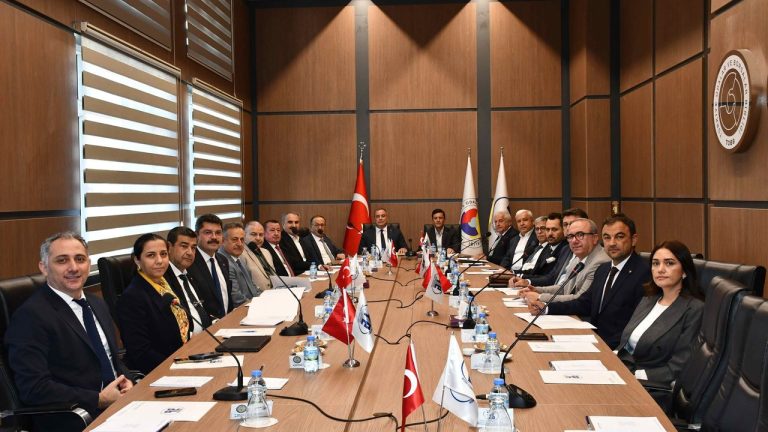 Aydın’da zeytin ve zeytinyağı sektörü ele alındı