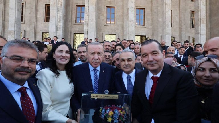Efeler’den Erdoğan’a 'Efe Fesi'
