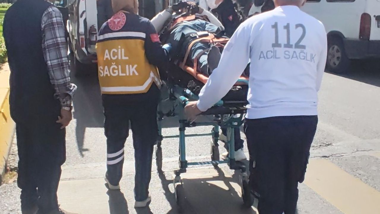 'Yaralıya yardım edeyim' dedi, karşısında oğlunu buldu