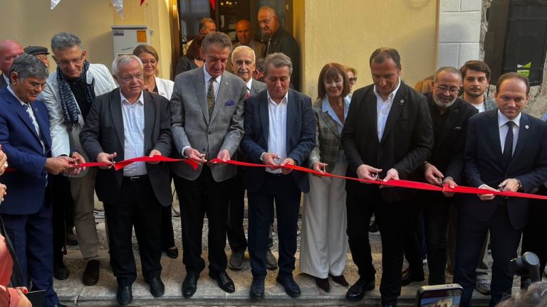 Efeler’de Atatürk Kültür Evi hizmete açıldı