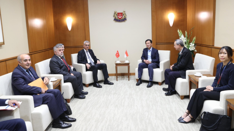 Bakan Memişoğlu, Singapur'da mevkidaşı Ong Ye Kung ile görüştü