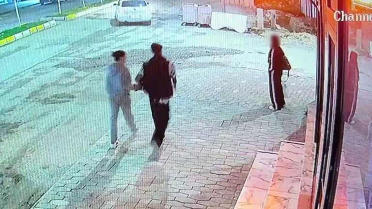 Yemek yiyen kediden ne istediniz?
