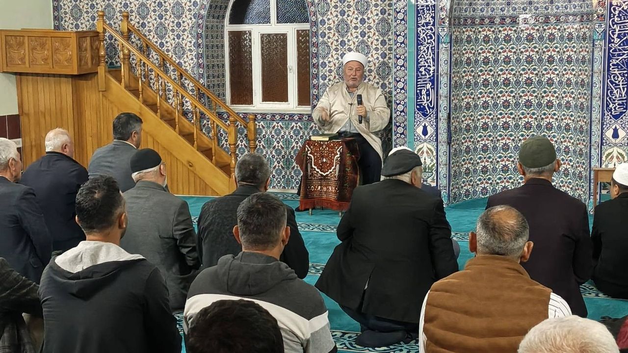 Aydın’da vatandaşlar mahallece camide buluştular