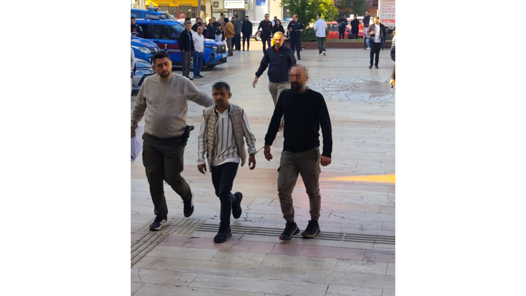 Polisin ‘dur’ ihtarına uymadı, aracının camı kırılarak yakalandı